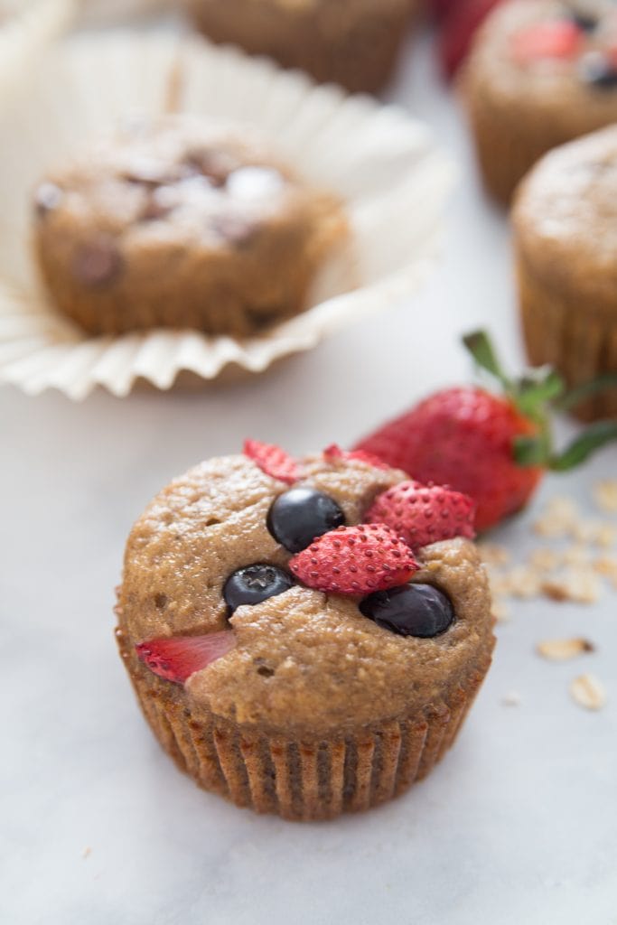 So quick and easy, these Healthy Banana Oatmeal Blender Muffins are a perfect for make ahead breakfast for you or the kids.  Naturally gluten-free, dairy-free, and refined sugar free, too - perfect for the 21 Day Fix or Weight Watchers! You can have TWO of these blender muffins as a serving for breakfast.  They are only 5 Weight Watchers Freestyle points per serving, and for the 21 Day Fix, you will use 1 yellow, 1 purple, and 2 sweetener teaspoons for BOTH muffins! #ultimateportionfix #21dayfix #weightwatchers #confessionsofafitfoodie 