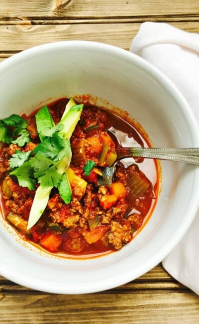 This Instant Pot Beanless Beef Chili is perfect for 21 Day Fixers and all my Whole 30/Paleo friends, too!