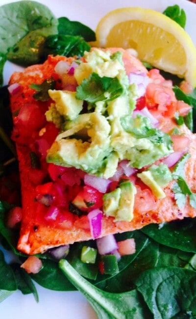 Southwest Salmon Salad {21 Day Fix} | Recipe from ConfessionsOfAFitFoodie.com