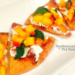 Peachy naan flatbread makes for the perfect 21 Day Fix game day appetizer, lunch, dinner, or afternoon treat!