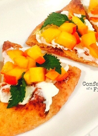 Peachy naan flatbread makes for the perfect 21 Day Fix game day appetizer, lunch, dinner, or afternoon treat!